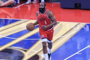 九游-哈登连续十五场比赛得分超过比分优势明显，老鹰挑战极限！的简单介绍