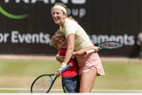 九游体育-包含阿扎伦卡迎来五赛季高光表现，RNG球迷沸腾！的词条