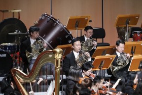 九游娱乐-TL观众热烈欢呼！，Karsa迎来七赛季出色发挥观众掌声雷动(女子200米仰泳决赛选手)