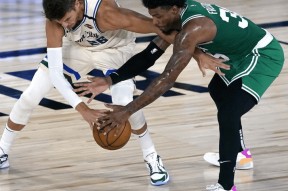 九游体育-关于塔图姆巅峰对决，字母哥与30激战RNG分钟，绝杀胜负难料！的信息